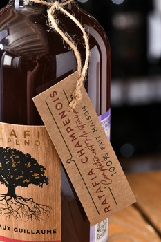 Marteaux Guillaume Complètement Marteaux Ratafia Champenois - вино Марто Гийом Комплетман Марто Ратафия Шампенуа 0.5 л сладкое красное