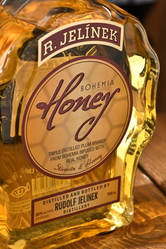 R. Jelinek Slivovice Bohemia Honey - ликер Сливовица Богемский мед 0.7 л