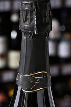 Nathalie Falmet Cuvee ZH 302 - шампанское Натали Фальме Кюве ЗетАш 302 0.75 л белое экстра брют в п/у