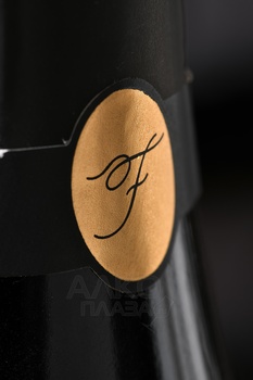 Nathalie Falmet Cuvee ZH 302 - шампанское Натали Фальме Кюве ЗетАш 302 0.75 л белое экстра брют в п/у