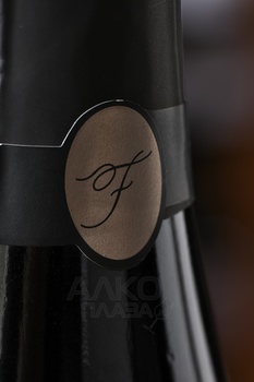 Nathalie Falmet Cuvee ZH 303 - шампанское Натали Фальме Кюве ЗетАш 303 0.75 л белое экстра брют в п/у