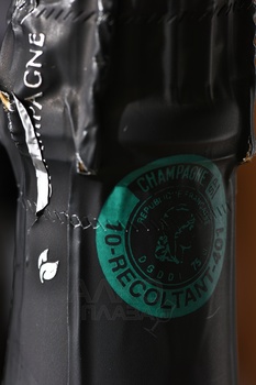 Nathalie Falmet Cuvee ZH 303 - шампанское Натали Фальме Кюве ЗетАш 303 0.75 л белое экстра брют в п/у