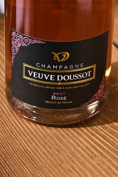 Champagne Veuve Doussot Tendresse Rose Brut - шампанское Шампань Вёв Дуссо Тендресс Розе Брют 0.75 л брют розовое