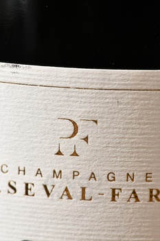 Champagne Perseval-Farge Cuvee Jean-Baptiste - шампанское Шампань Персеваль-Фарж Куве Жан-Баптист 2012 год 0.75 л белое брют