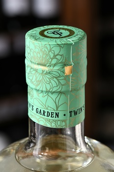 Twin’s Garden London Dry - джин Твинс Гарден Лондон Драй 0.7 л