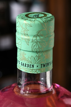 Twin’s Garden Pink Gin - джин Твинс Гарден Пинк 0.7 л