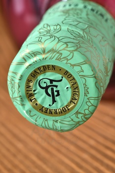 Twin’s Garden Pink Gin - джин Твинс Гарден Пинк 0.7 л