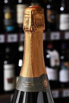 Schloss Gobelsburg Blanc de Blancs Niederosterreich - вино игристое Шлосс Гобельсбург Блан де Блан Нидеростеррайх 0.75 л белое брют
