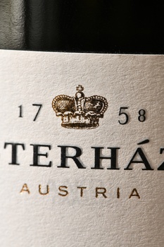 Esterhazy Estoras Sauvignon Blanc - вино Эстерхази Эсторас Совиньон Блан 0.75 л