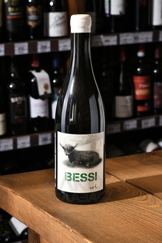 White Bessi - вино Вайт Бесси 0.75 л