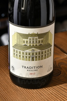 Schloss Gobelsburg Riesling Tradition Niederosterreich - вино Шлосс Гобельсбург Рислинг Традисьон Нидеростеррайх 0.75 л белое сухое