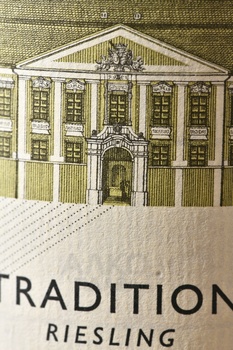Schloss Gobelsburg Riesling Tradition Niederosterreich - вино Шлосс Гобельсбург Рислинг Традисьон Нидеростеррайх 0.75 л белое сухое