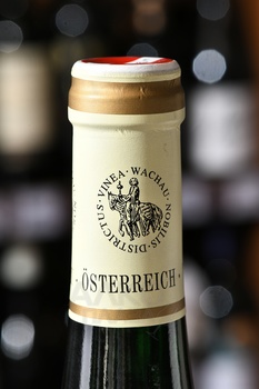 Emmerich Knoll Gruner Veltliner Loibner Vinothekfullung Smaragd - вино Лойбнер Грюнер Вельтлинер Винотекфюллунг Смарагд 0.75 л