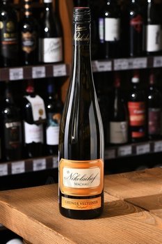 Nikolaihof Wachau Gruner Veltliner Federspiel - вино Николайхоф Вахау Грюнер Вельтлинер Федершпиль 0.75 л белое сухое