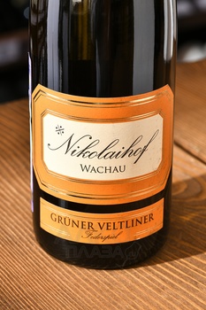 Nikolaihof Wachau Gruner Veltliner Federspiel - вино Николайхоф Вахау Грюнер Вельтлинер Федершпиль 0.75 л белое сухое