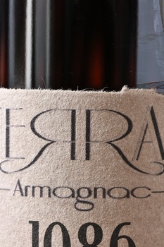 Laterrade Bas Armagnac Brut de Fut 1986 - арманьяк Латеррад Ба-Арманьяк Брют де Фут 1986 год 0.7 л