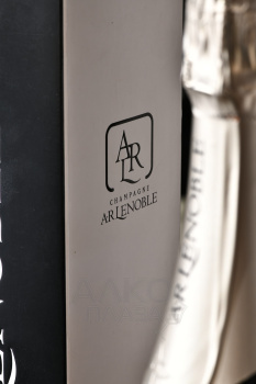 Champagne AR Lenoble Bisseuil Premier Cru Blanc de Noirs Millesime - шампанское Блан де Нуар Бисей Премье Крю Миллезим АР Ленобль 0.75 л белое экстра брют в п/у