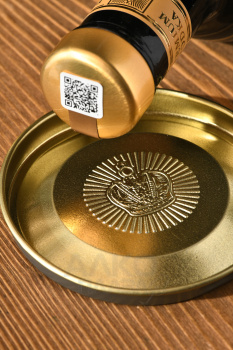 Imperial Collection Gold Black Edition - водка Империал Коллекшн Голд Блэк Эдишн 1 л в тубе