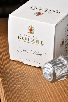 Boizel Ultime Extra Brut Gift Box - шампанское Буазель Ультим Экстра Брют 0.75 л в п/у