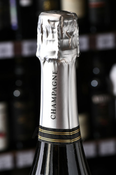 De Vilmont Cuvee Prestige Brut Millesime - шампанское Де Вильмонт Кюве Престиж Брют Миллезим 2014 год 0.75 л белое брют в п/у