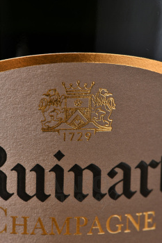 Ruinart Brut - шампанское Рюинар Брют 0.75 л белое брют в чехле