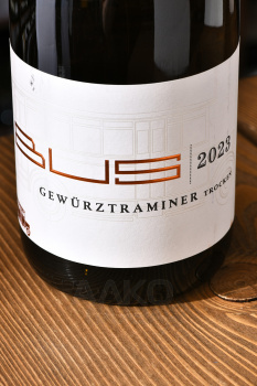 Weingut Bus Gewurztraminer - вино Вайнгут Бус Гевюрцтраминер 0.75 л белое полусухое