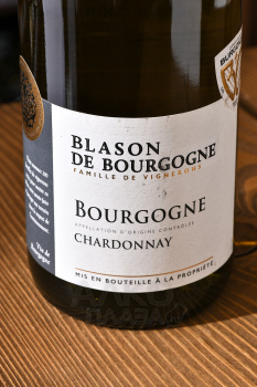 Bourgogne Chardonnay Blason de Bourgogne - вино Бургонь Шардоне Блазон де Бургонь 0.75 л белое сухое
