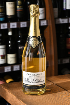 Rene Schloesser Brut Chardonnay - шампанское Рене Шлоссер Брют Шардоне 0.75 л