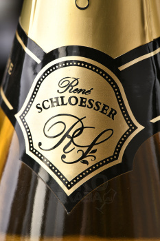 Rene Schloesser Brut Chardonnay - шампанское Рене Шлоссер Брют Шардоне 0.75 л