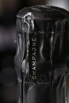 Champagne Bruno Michel Les Brousses Premier Cru Extra - шампанское Шампань Брюно Мишель Ле Брусс Премье Крю Экстра 0.75 л белое экстра брют