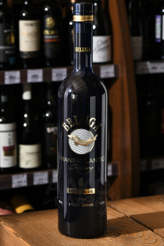 Beluga Transatlantic Racing Navy Blue - водка Белуга Трансатлантик Рейсинг Неви Блю 0.7 л
