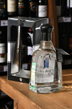 Antigua Cruz Silver 100% Agave Azul - текила Антигуа Круз Сильвер 100% Агаве Азуль 0.75 л в п/у