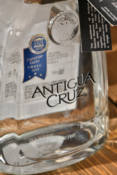 Antigua Cruz Silver 100% Agave Azul - текила Антигуа Круз Сильвер 100% Агаве Азуль 0.75 л в п/у