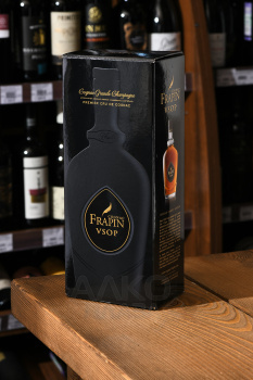 Frapin VSOP Grande Champagne in gift box - коньяк Фрапзн ВСОП Гранд Шампань 0.7 л в п/у