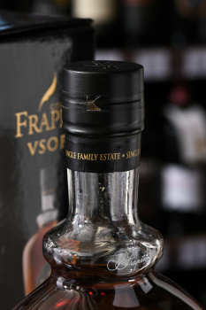Frapin VSOP Grande Champagne in gift box - коньяк Фрапзн ВСОП Гранд Шампань 0.7 л в п/у