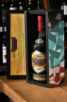 Jose Cuervo Reserva de la Familia Extra Anejo - текила Хосе Куэрво Резерва де ла Фамилия Экстра Аньехо 0.75 л в д/у