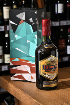 Jose Cuervo Reserva de la Familia Extra Anejo - текила Хосе Куэрво Резерва де ла Фамилия Экстра Аньехо 0.75 л в д/у