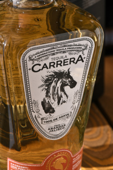 Carrera Reposado - текила Каррера Репосадо 0.75 л в п/у