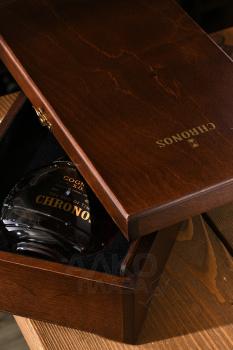 Chronos XO - коньяк Хронос ИКСО 0.35 л в подарочном наборе из 2-х бут.