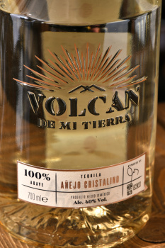 Volcan De Mi Tierra Anejo Cristalino - текила Волкан Де Ми Тьерра Аньехо Кристалино 0.7 л