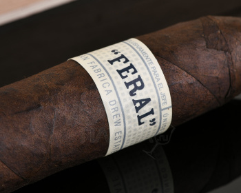 Drew Estate Liga Privada Unico Feral Flying - сигары Дрю Эстейт Лига Привада Юнико Серия Ферал Флаин Пиг
