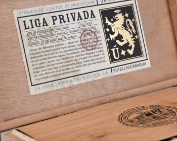Drew Estate Liga Privada Unico Feral Flying - сигары Дрю Эстейт Лига Привада Юнико Серия Ферал Флаин Пиг
