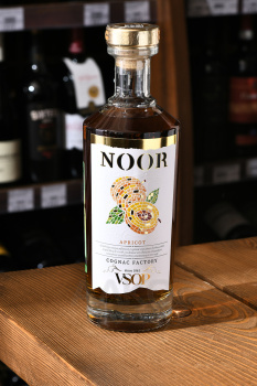 Noor Apricot - коньяк Нур Абрикос 0.5 л