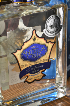 Antigua Cruz Anejo Cristalino 100% Agave Azul - текила Антигуа Круз Аньехо Кристалино 100% Агаве Азуль 0.75 л в п/у