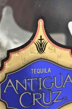 Antigua Cruz Anejo Cristalino 100% Agave Azul - текила Антигуа Круз Аньехо Кристалино 100% Агаве Азуль 0.75 л в п/у