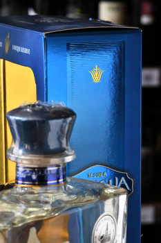 Antigua Cruz Anejo Cristalino 100% Agave Azul - текила Антигуа Круз Аньехо Кристалино 100% Агаве Азуль 0.75 л в п/у