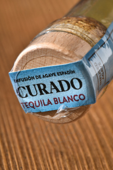 Curado Blanco Espadin 100% blue Agava - текила Курадо Бланко Эспадин 100% Блю Агава 0.7 л