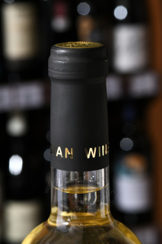 Georgian WineMaker Tsolikauri - вино Джеорджиан Ваинмеикер Цоликаури 0.75 л белое сухое