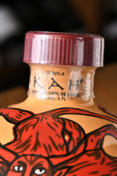 Tequila Kah Reposado (skull) 100% blue agave - текила Ках Репосадо 0.7 л (череп) 100% голубой агавы