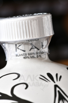 Tequila Kah Blanco (skull) 100% blue agave - текила Ках Бланко 0.7 л (череп) 100% голубой агавы